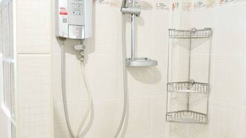 Classic Double Room | Bathroom | Free toiletries, hair dryer, slippers, towels