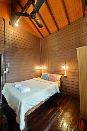 Laptop workspace, soundproofing, free WiFi - Huan Kawin Est.58 Lanna Home & Collection - Campus Accommodation (Chiang Rai)
