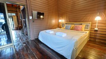 Laptop workspace, soundproofing, free WiFi