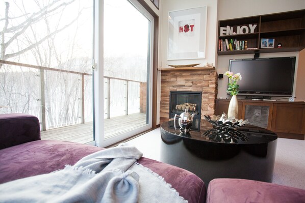 50-inch flat-screen TV with digital channels, Smart TV - Toshokan 2 (Kutchan)