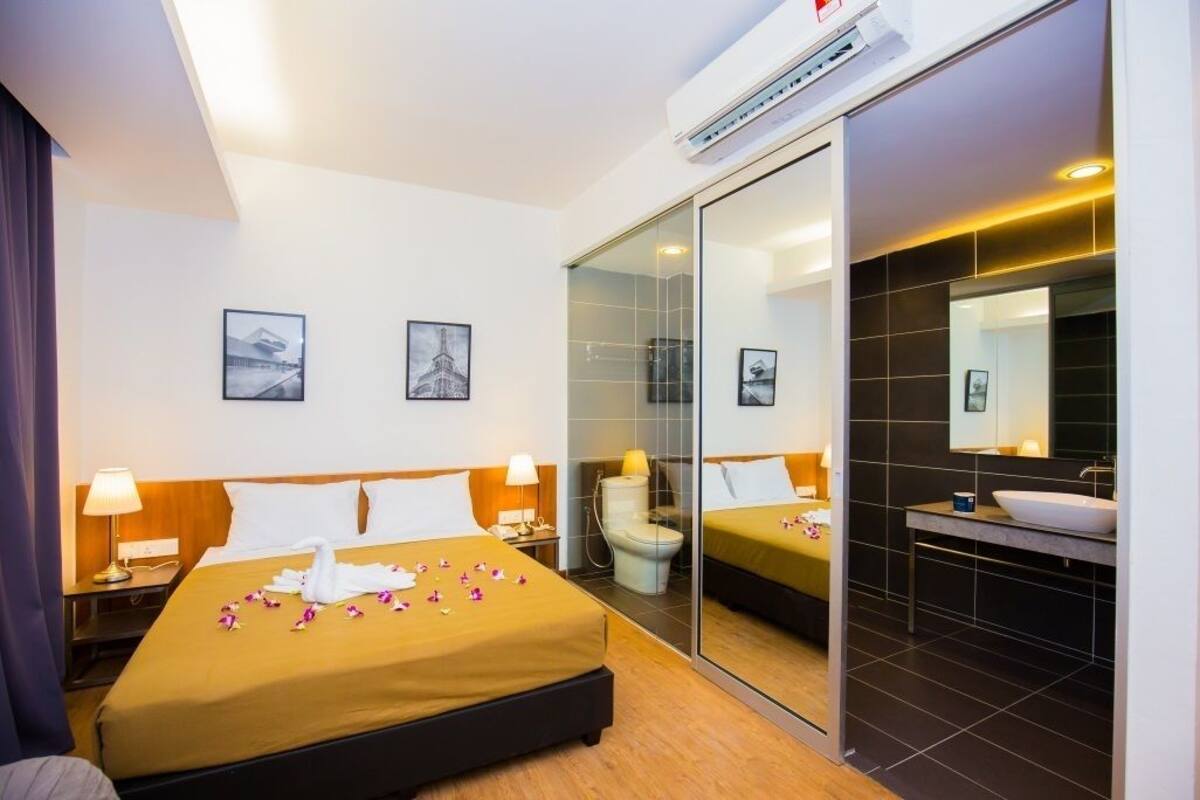 in-room safe, desk, iron/ironing board, free wifi