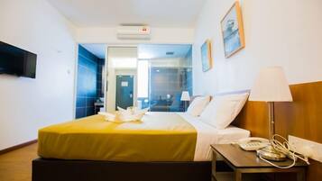 In-room safe, desk, iron/ironing board, free WiFi