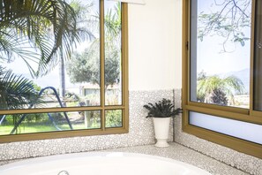 Suite | Bañera de hidromasaje