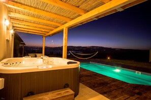 Seasonal outdoor pool, pool umbrellas, pool loungers - The White Cabins - Boutique (Ramot)