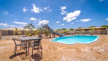 Outdoor pool, pool loungers