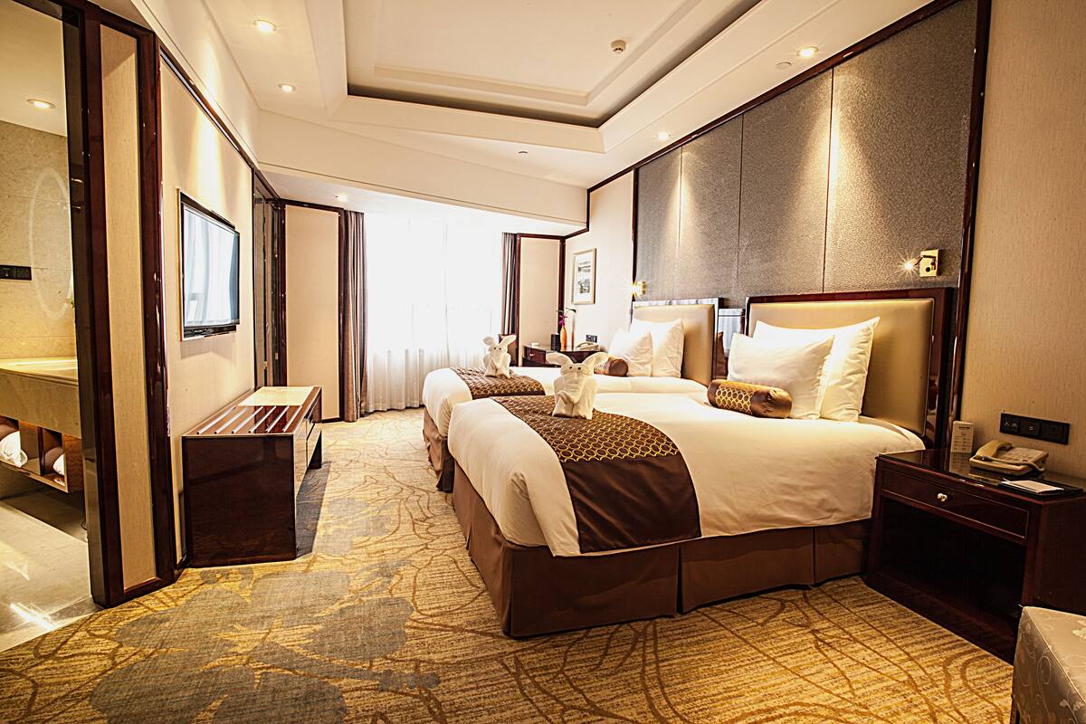 Habitación Deluxe | Ropa de cama de alta calidad, minibar, caja fuerte y escritorio