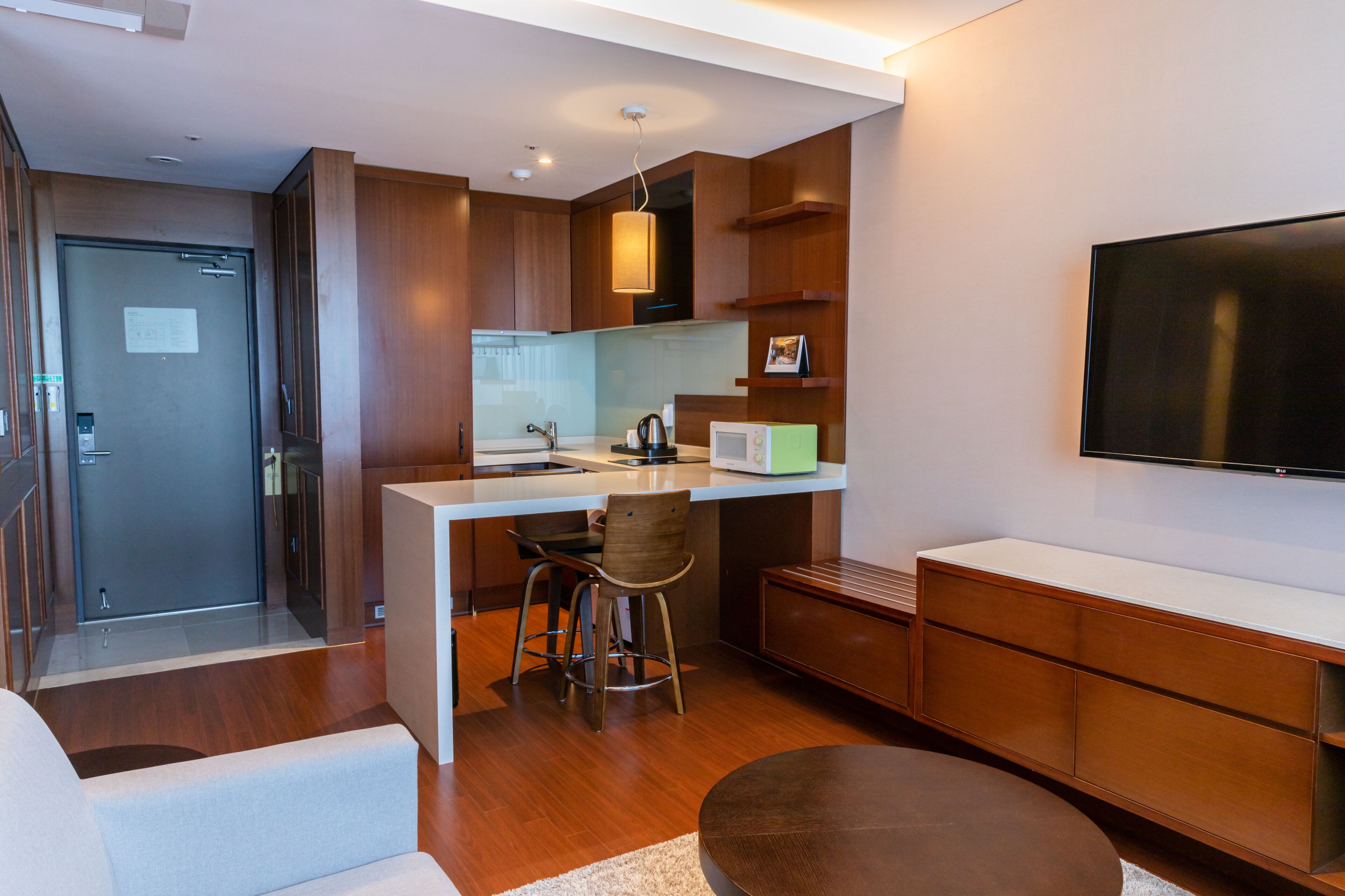 city suite | private kitchen | fridge, electric kettle