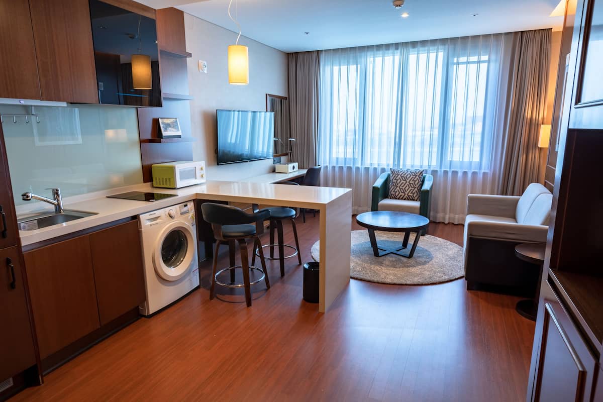 ocean suite | private kitchen | fridge, electric kettle