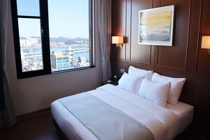 Ropa de cama de alta calidad, escritorio y cortinas blackout 