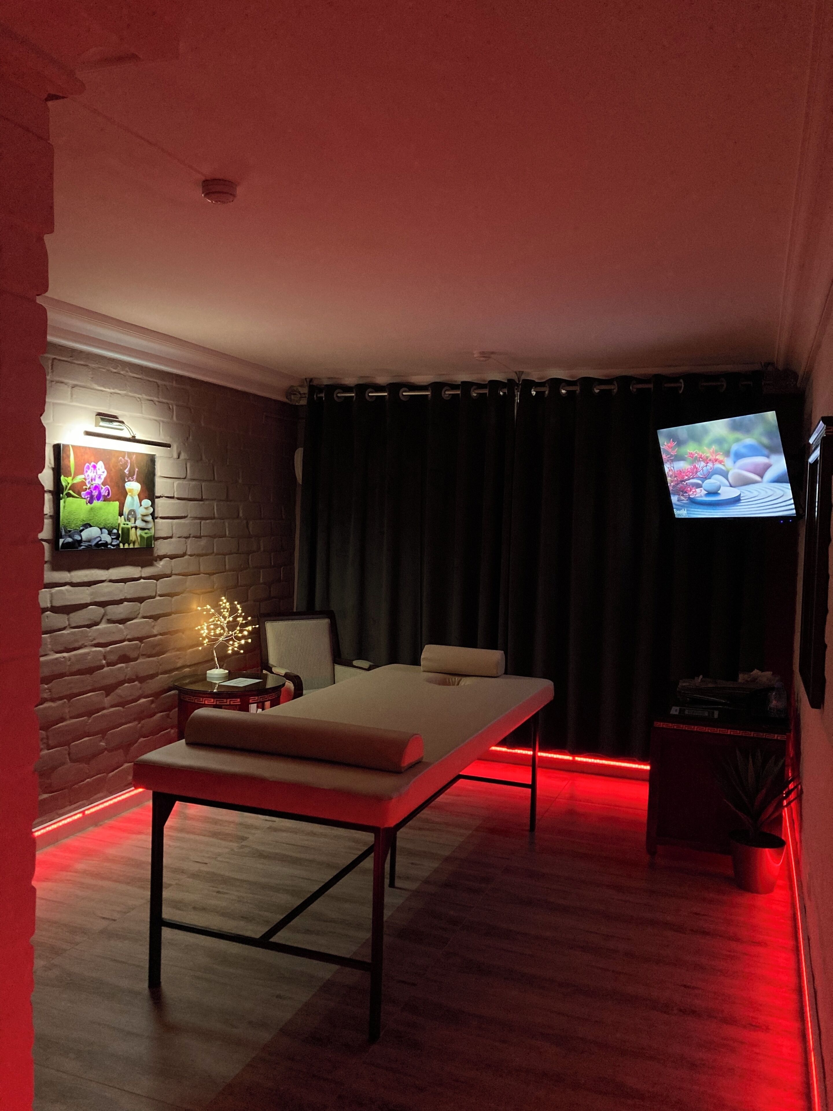 aromatherapy, sports massages, 1 treatment room, massages