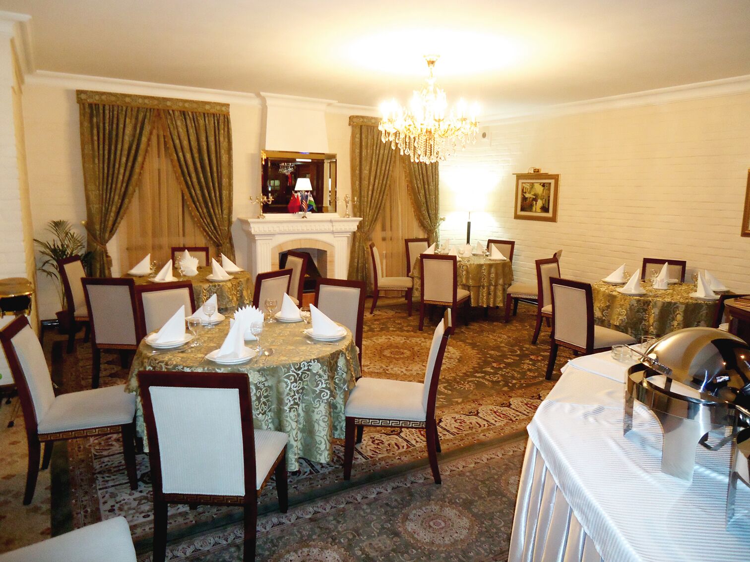 breakfast, lunch, dinner served; local and international cuisine