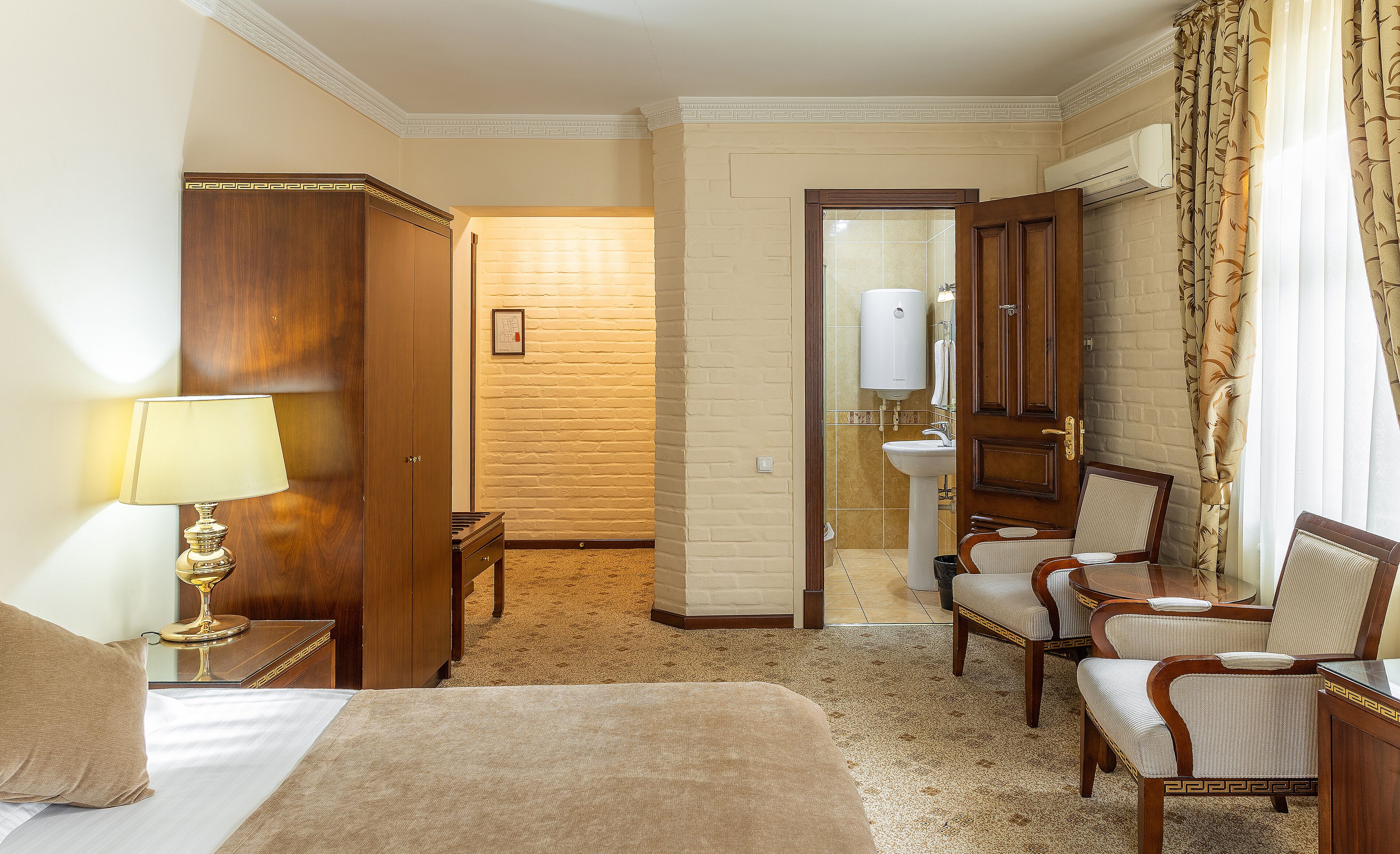 deluxe double or twin room | premium bedding, minibar, in-room safe, desk