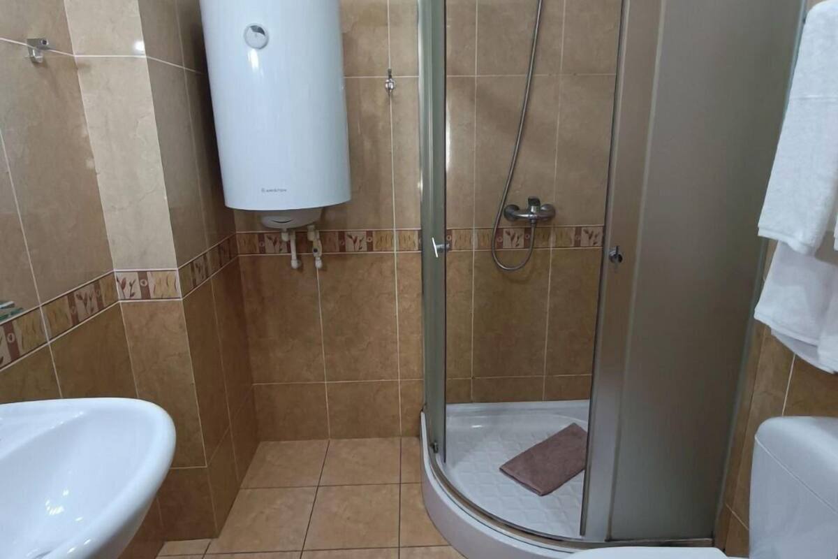 standard triple room, multiple beds | bathroom | shower, free toiletries, hair dryer, bathrobes