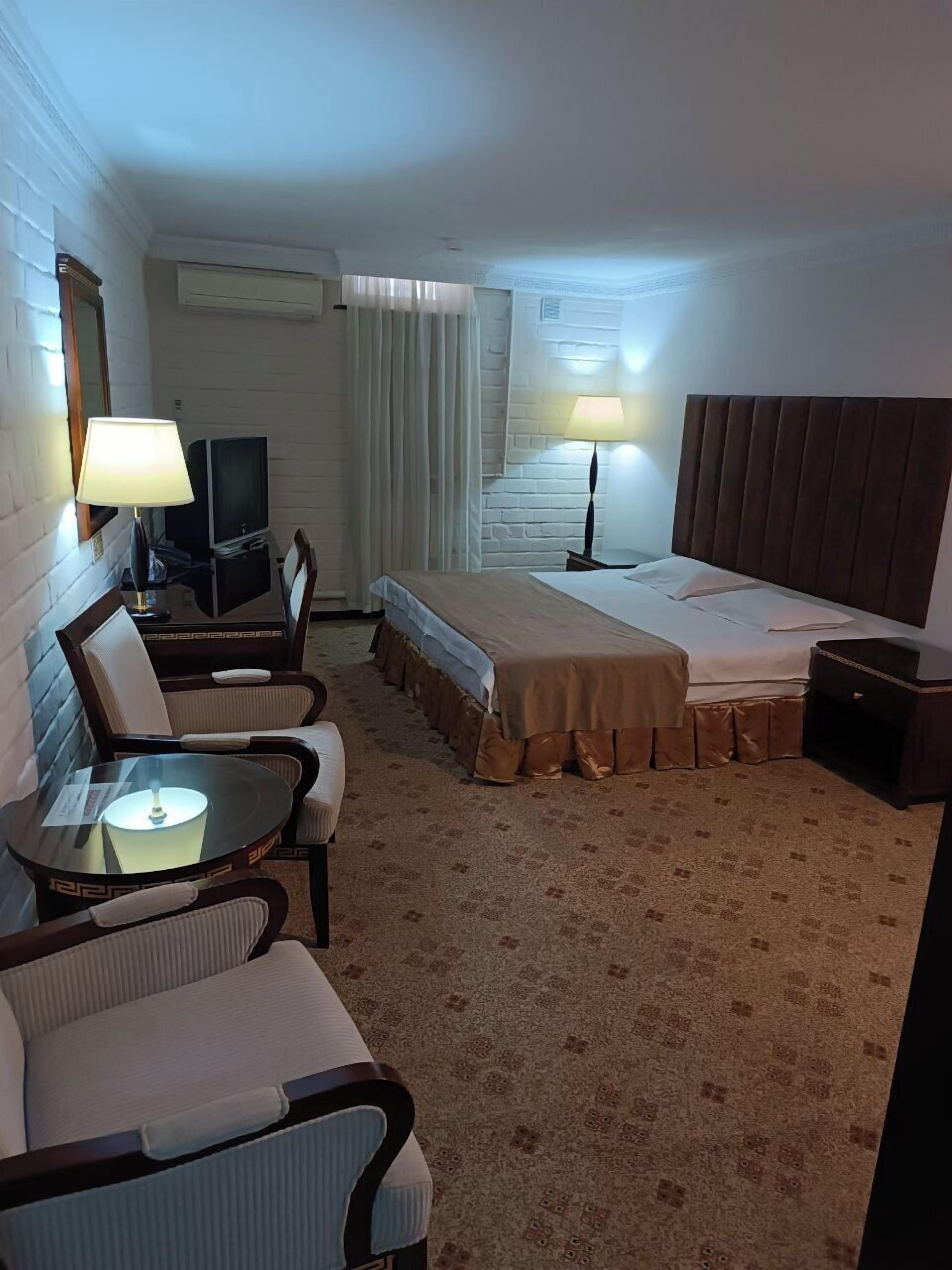 deluxe double room | premium bedding, minibar, in-room safe, desk