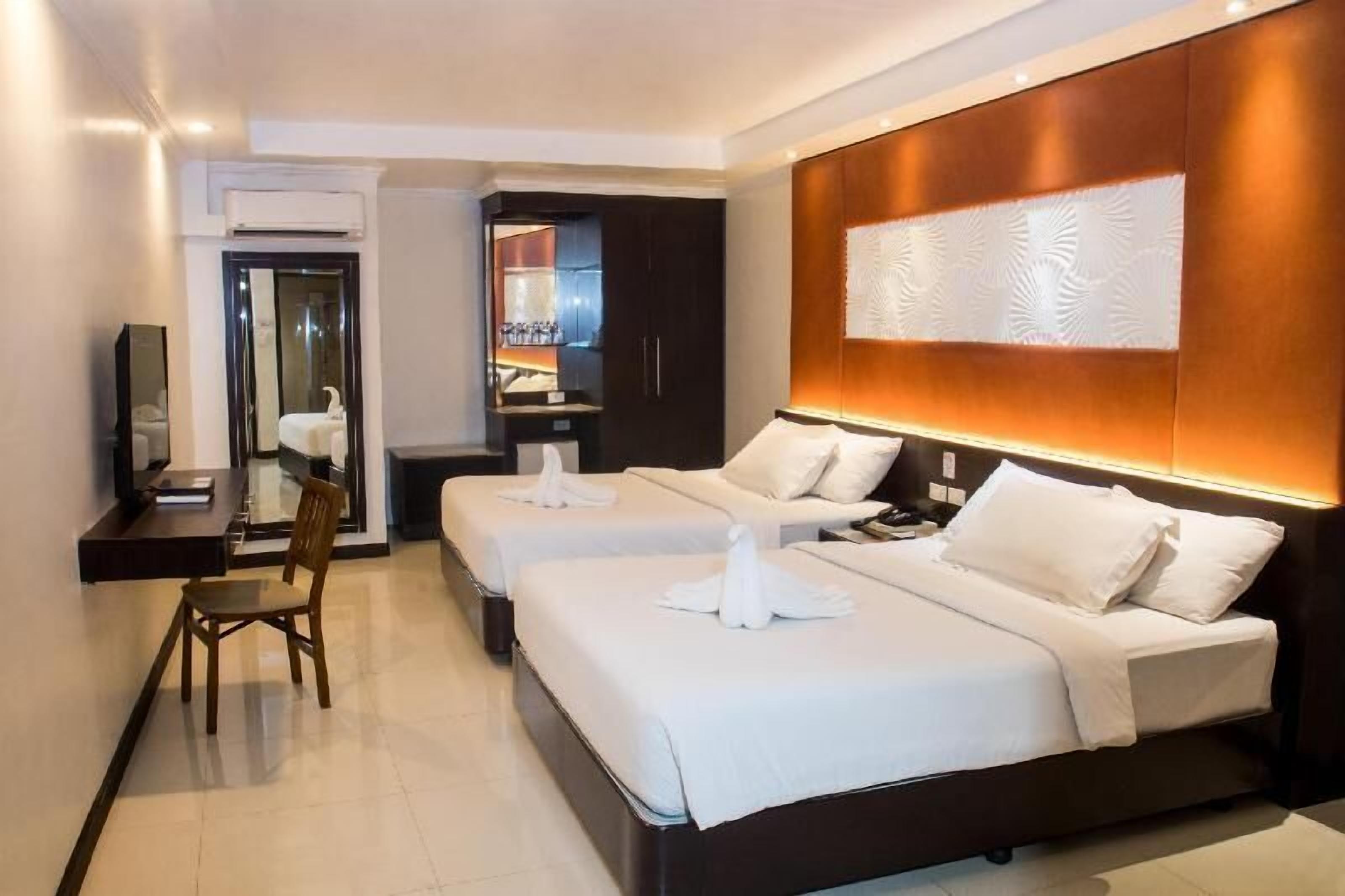 In-room safe, desk, soundproofing, free WiFi