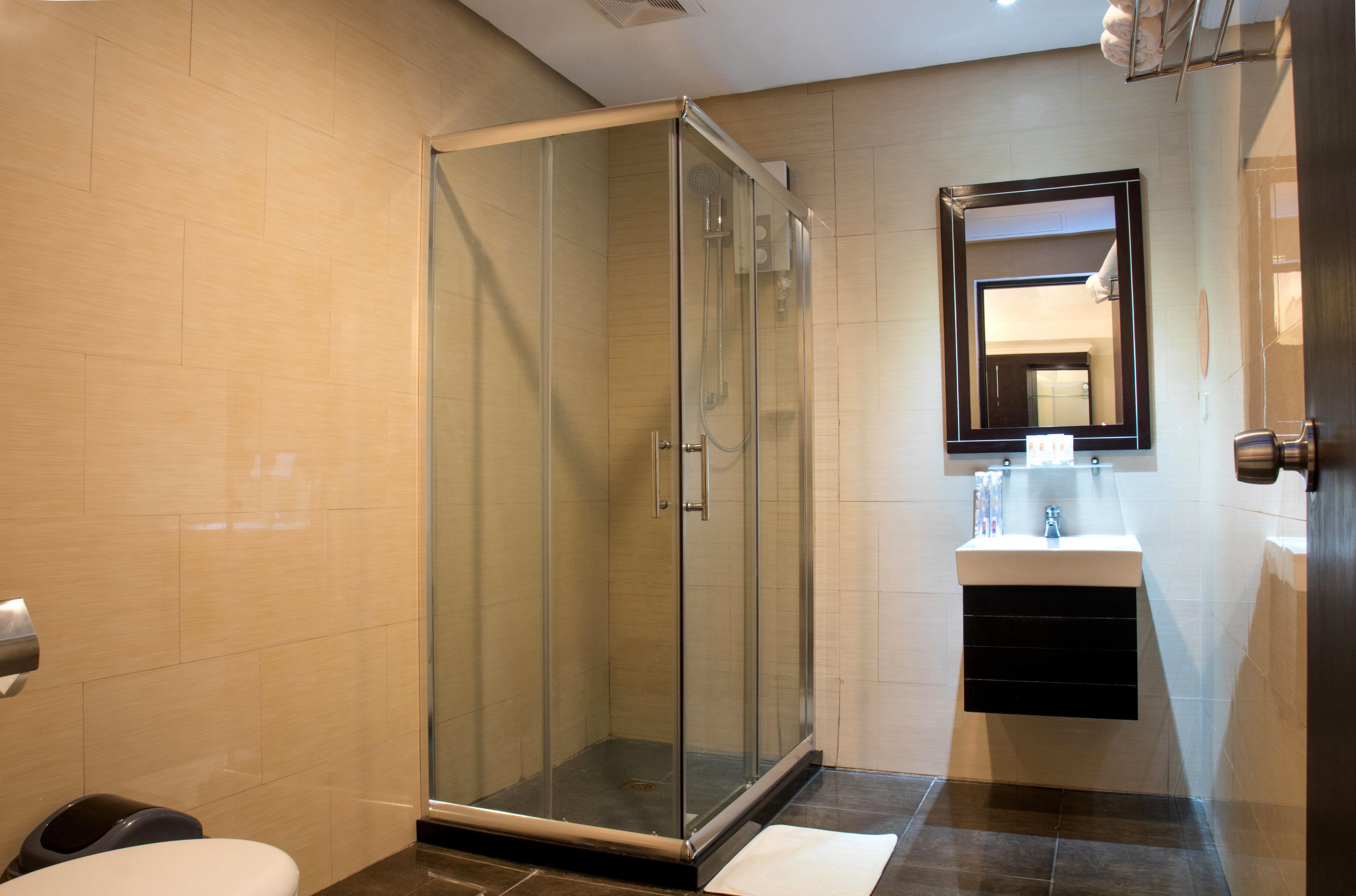 Family Quadruple Room, 2 Queen Beds | Bathroom | Shower, free toiletries, hair dryer, bidet