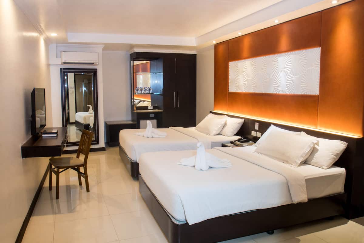 Family Quadruple Room, 2 Queen Beds | In-room safe, desk, soundproofing, WiFi (free)