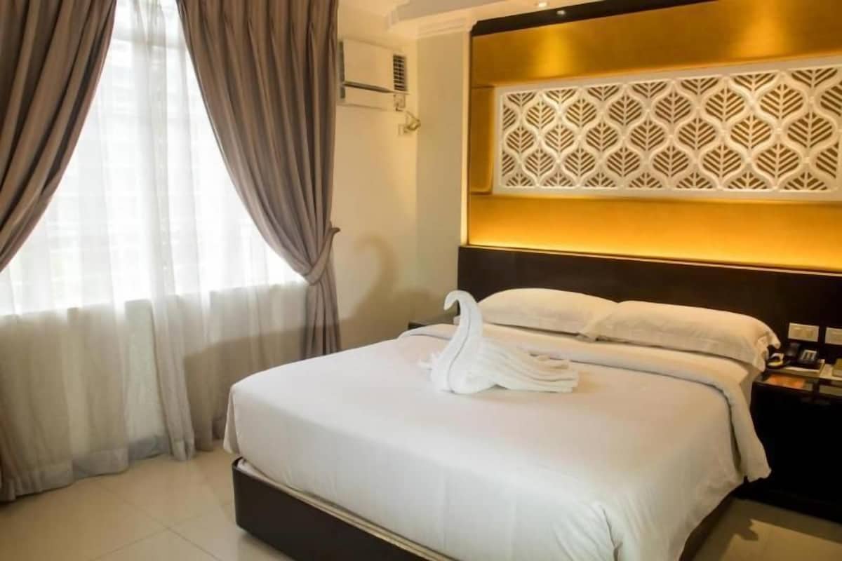 In-room safe, desk, soundproofing, free WiFi