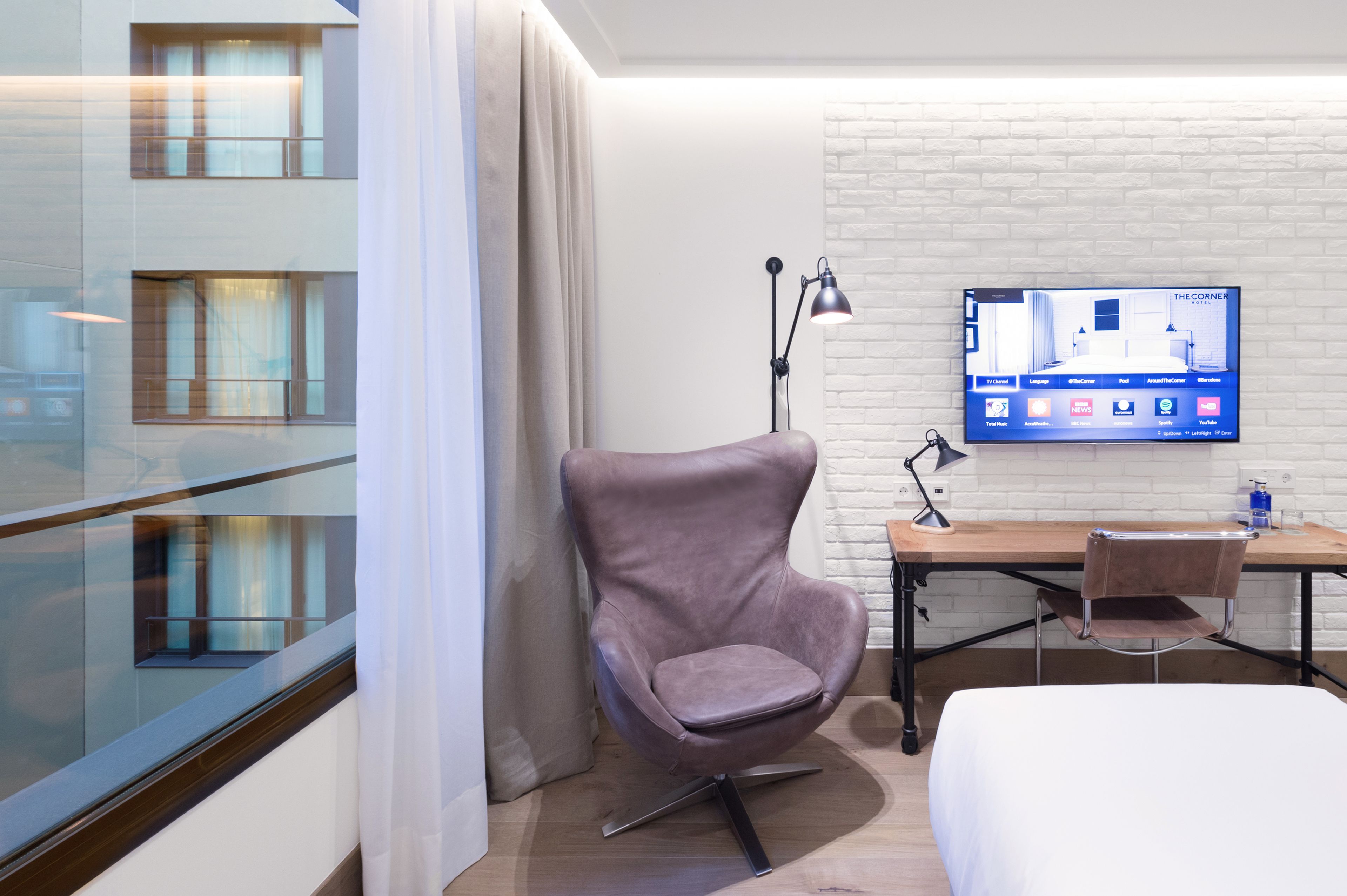 standard double or twin room | minibar, in-room safe, desk, blackout curtains