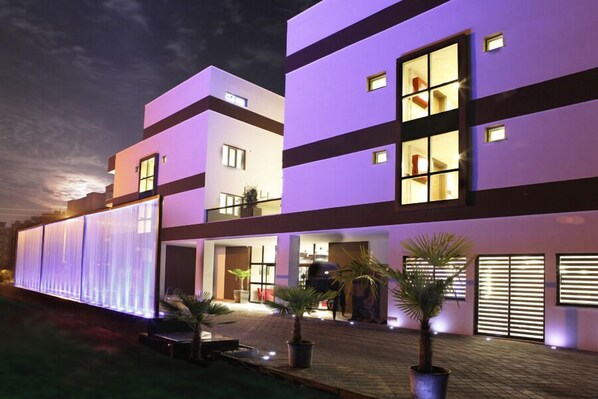 Façade de l’hébergement - soirée/nuit