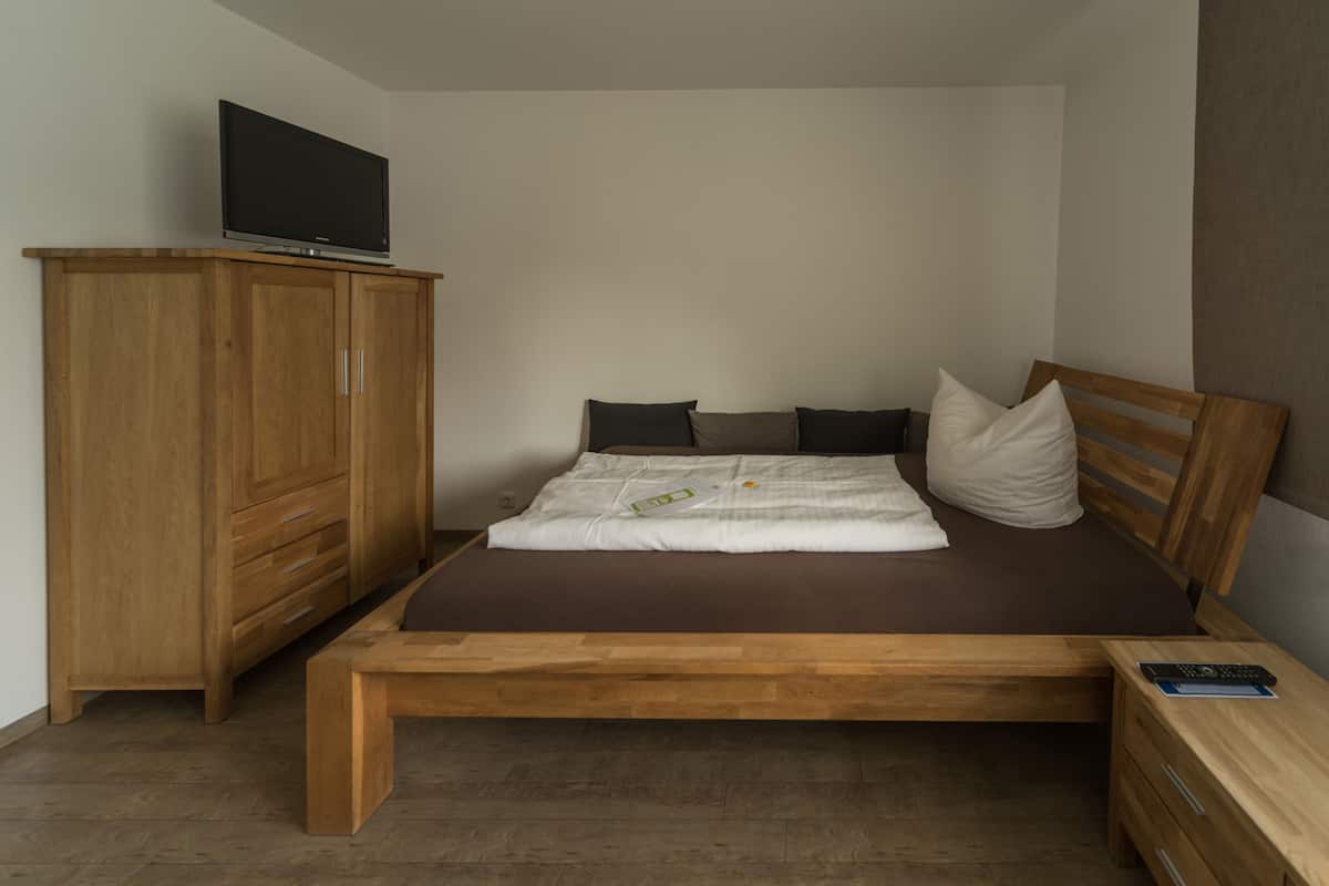 Habitación individual Confort | Escritorio, wifi gratis y ropa de cama