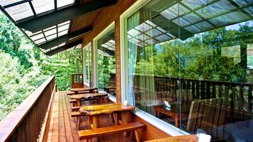 Coffee shop