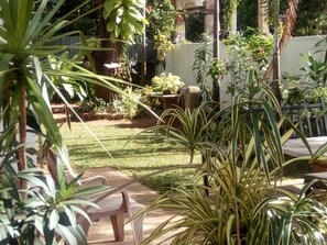 Standard Triple Room, 1 Bedroom, Private Bathroom | Living area