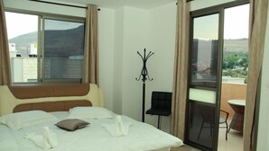 Cribs (free), WiFi (free) - Crown Estate (Migdal)