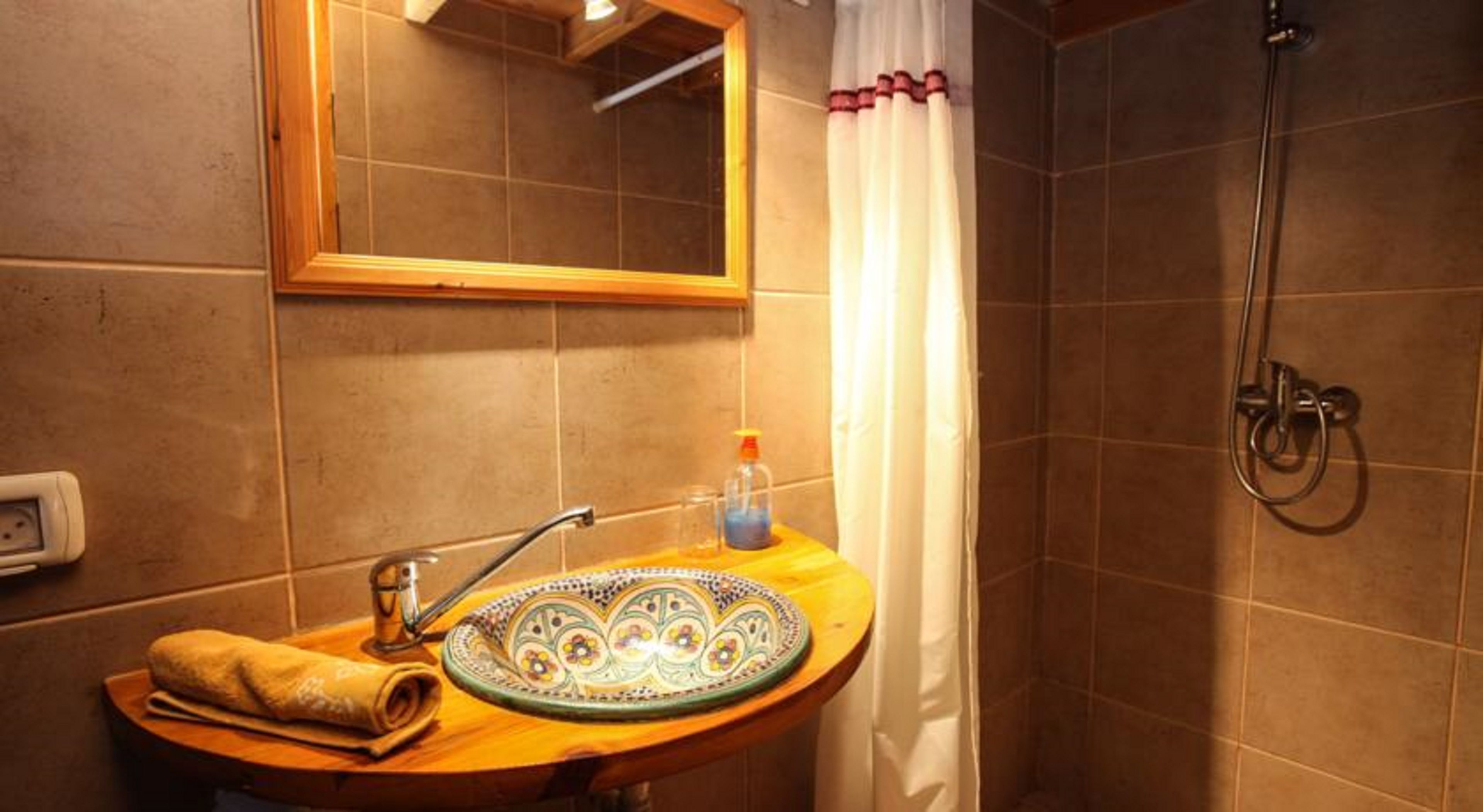 單棟小屋 | 浴室 | 花灑/浴缸組合、免費梳洗用品、風筒、浴袍