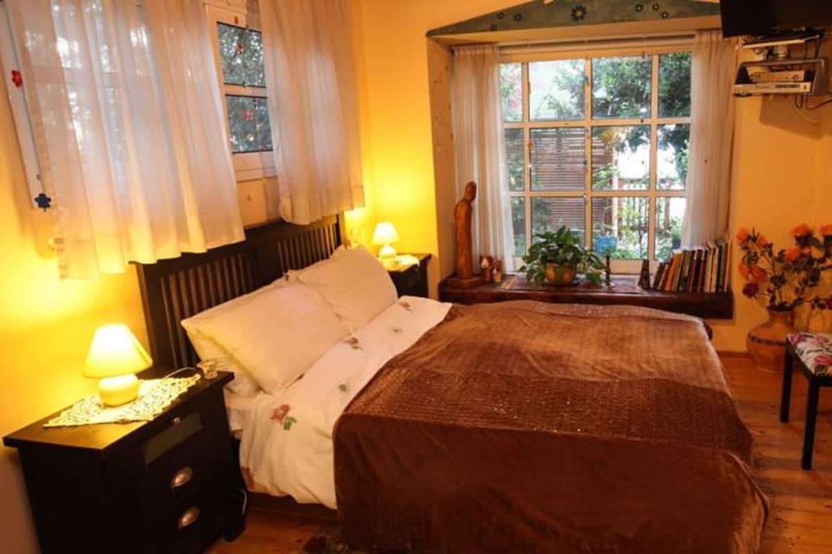 Suite | Escritorio, wifi gratis y ropa de cama