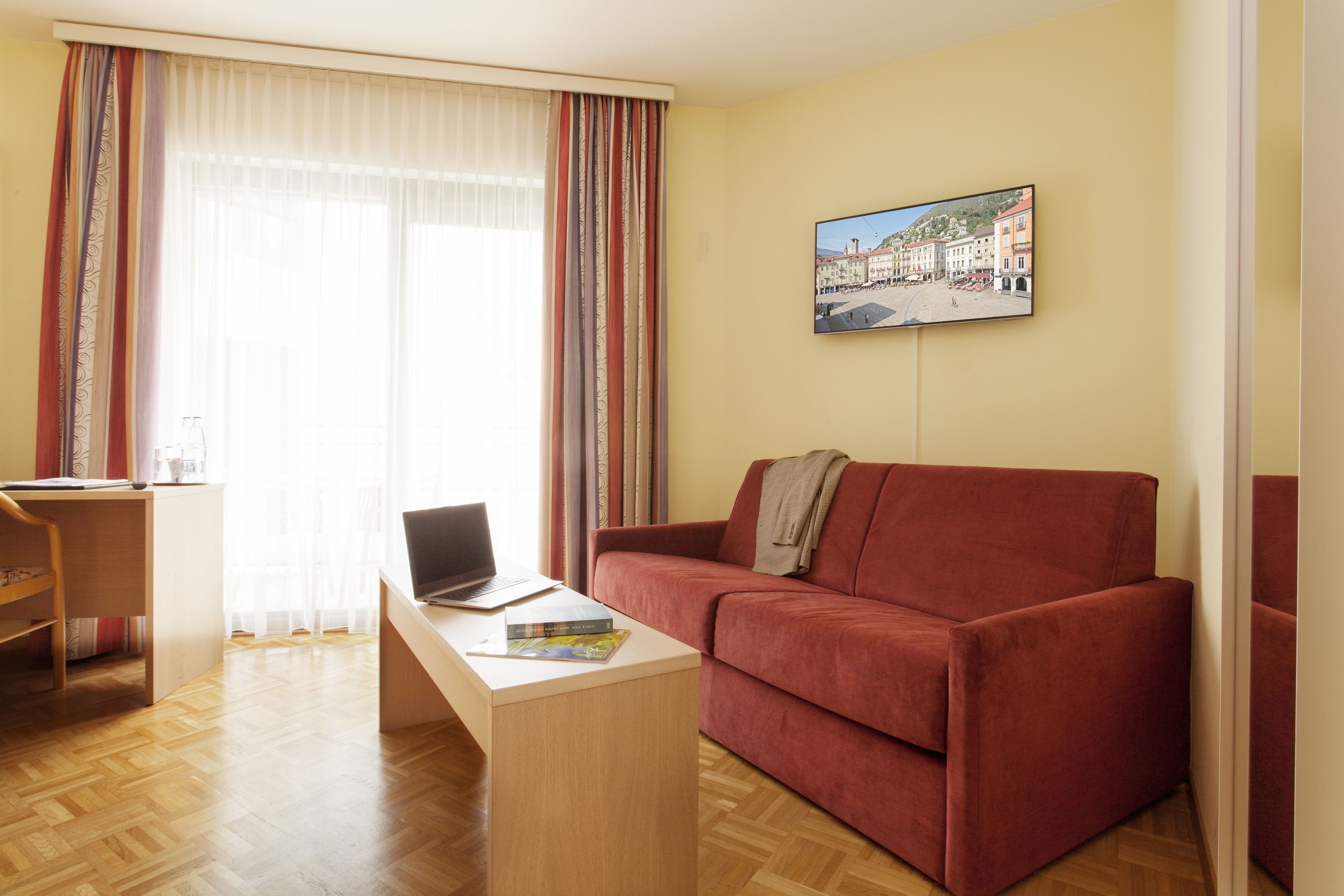 1 bedroom, in-room safe, desk, free wifi