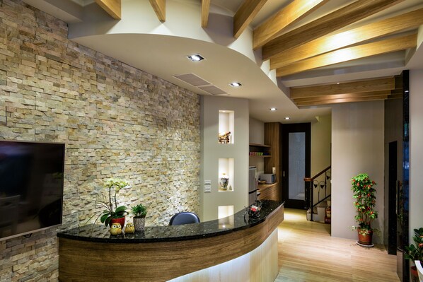 Mostrador para check-in y check-out