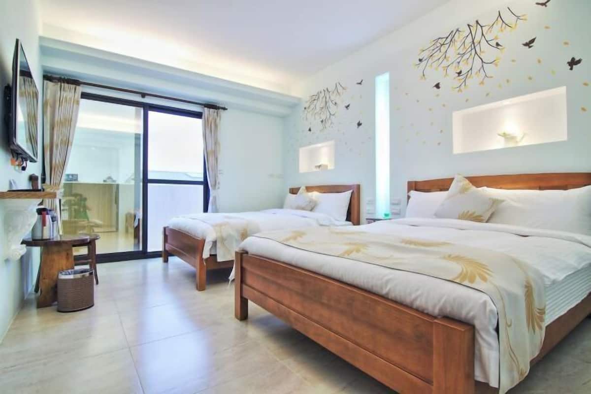 1 bedroom, premium bedding, desk, blackout drapes