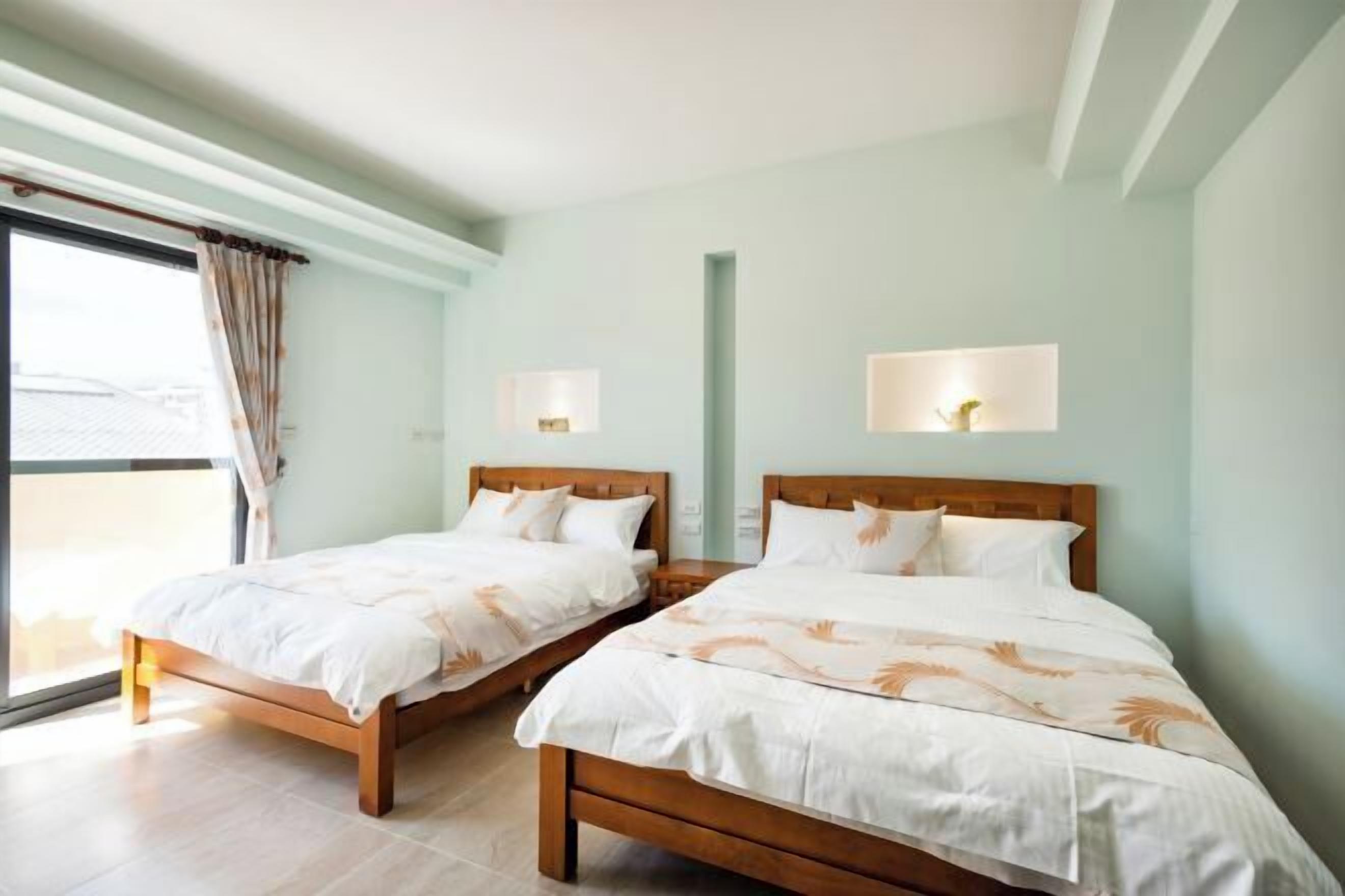 1 間臥室、高級寢具、書桌、遮光布/窗簾