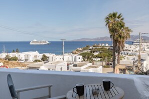Deluxe Double or Twin Room, 1 Bedroom, Sea View | 테라스/파티오