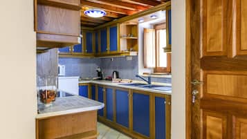 Deluxe Villa, Multiple Beds, Ocean View | Private kitchen | Coffee/tea maker, electric kettle