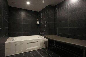 Chambre Deluxe avec lits jumeaux | Salle de bain