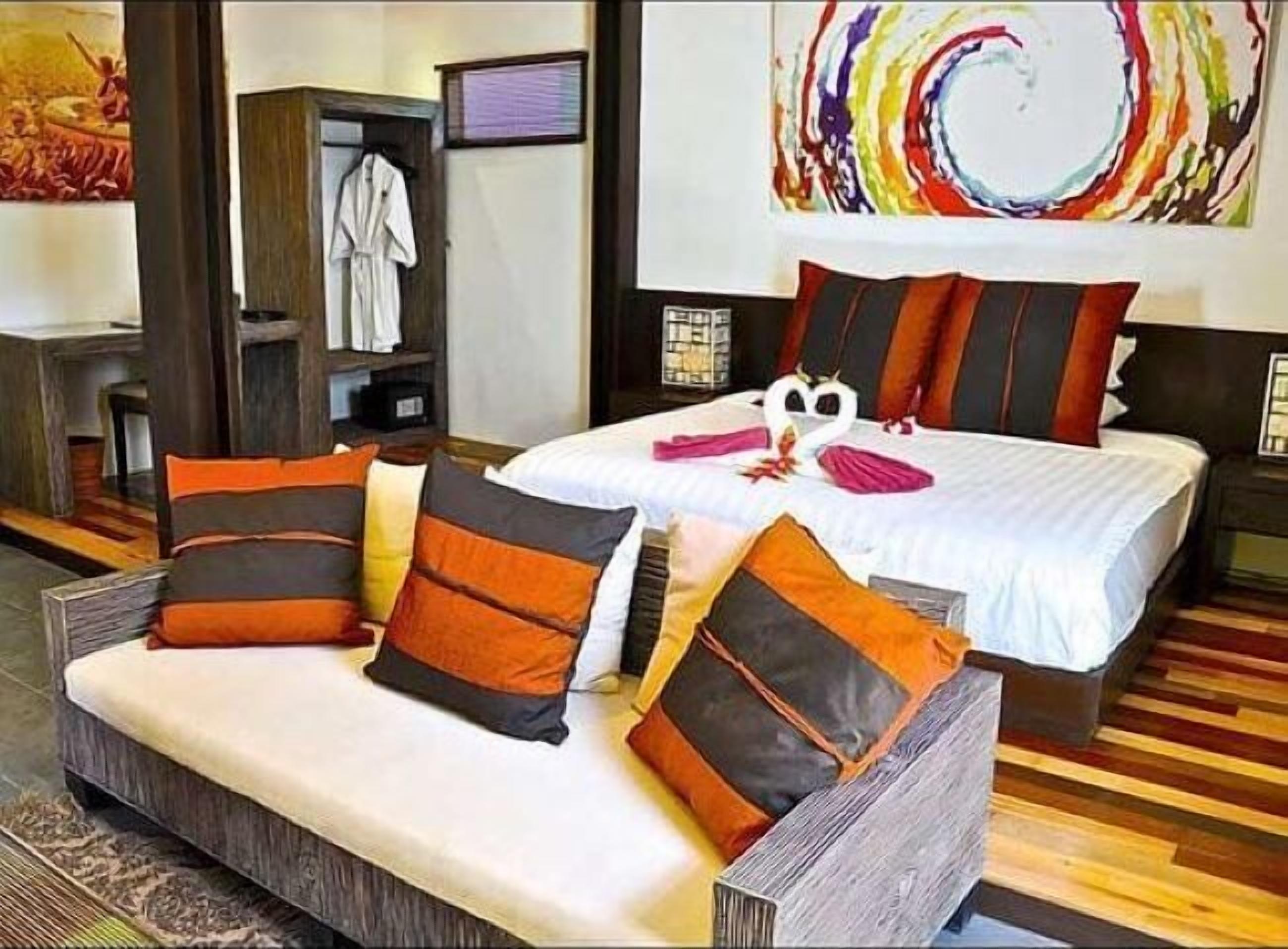 Deluxe-Studio | Hochwertige Bettwaren, Zimmersafe, Schreibtisch