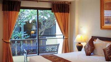 Premium bedding, minibar, desk, blackout drapes