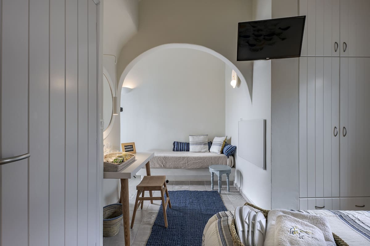 standard double room, partial sea view (shared terrace) | 1 bedroom, egyptian cotton sheets, premium bedding, minibar