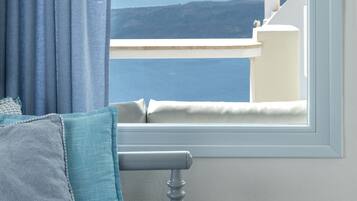 Romantic Suite, Balcony | Egyptian cotton sheets, premium bedding, minibar, in-room safe