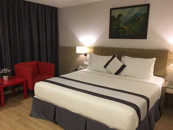 In-room safe, desk, iron/ironing board, free WiFi