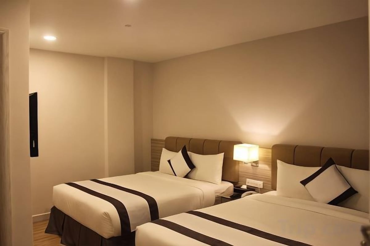 In-room safe, desk, iron/ironing board (on request), WiFi (free)