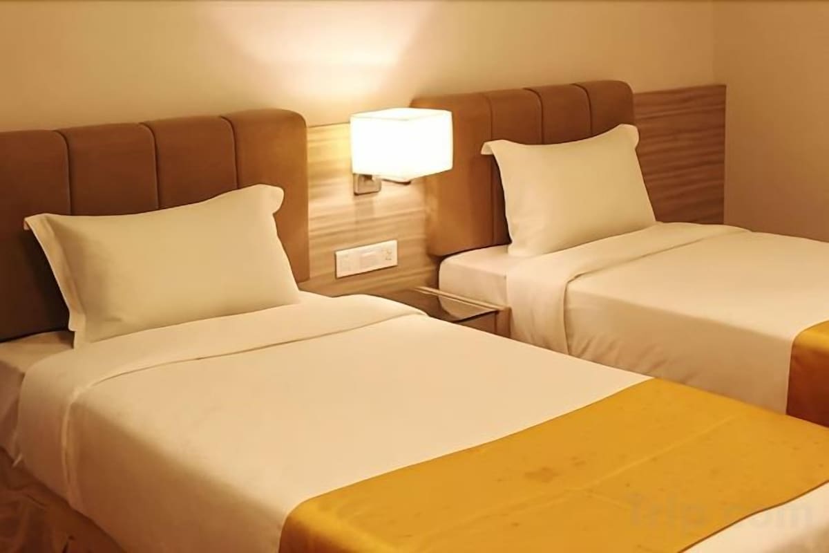 In-room safe, desk, iron/ironing board (on request), WiFi (free)