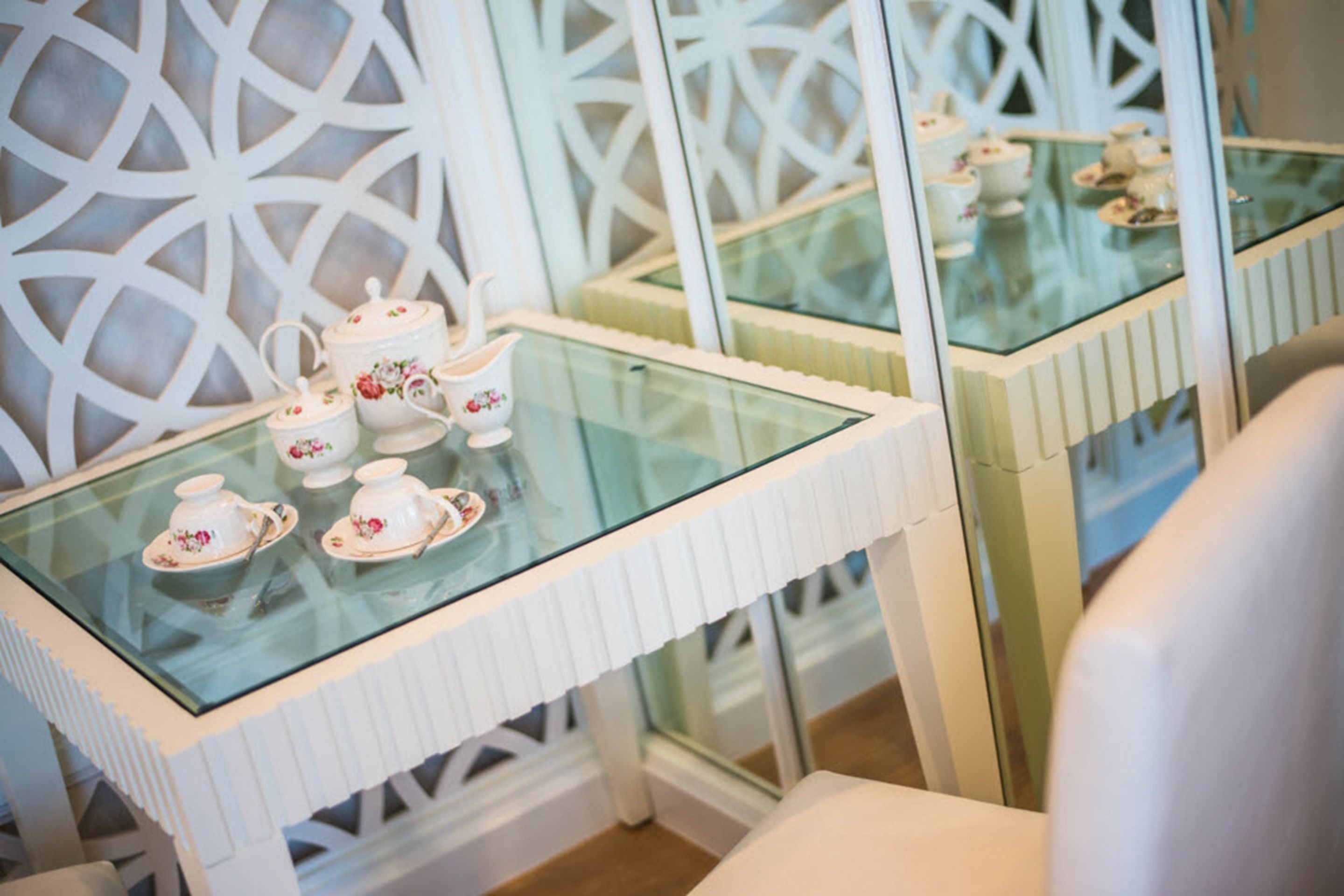 deluxe double room | in-room dining