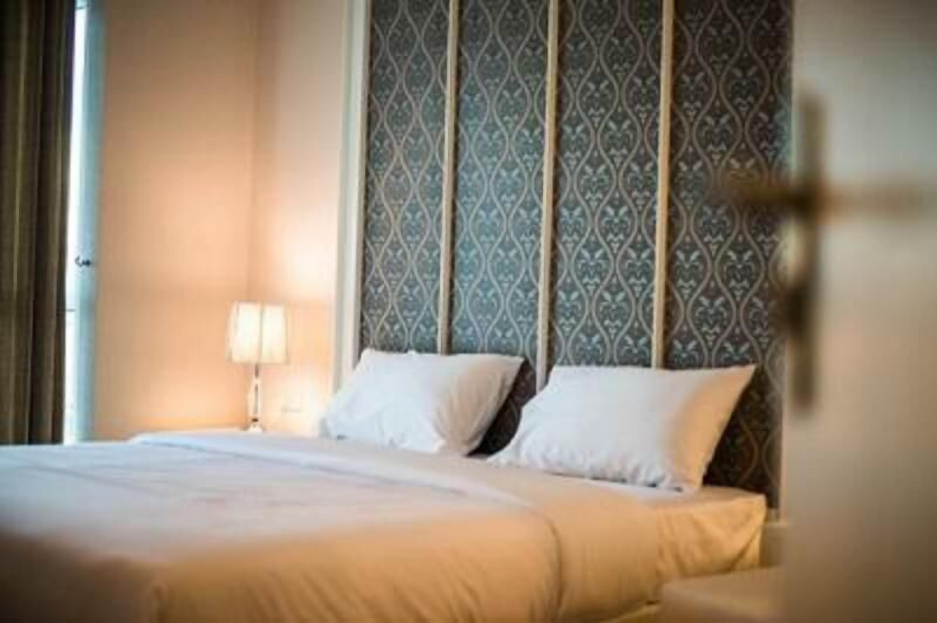 Individualmente decorados, escrivaninha, cortinas blackout