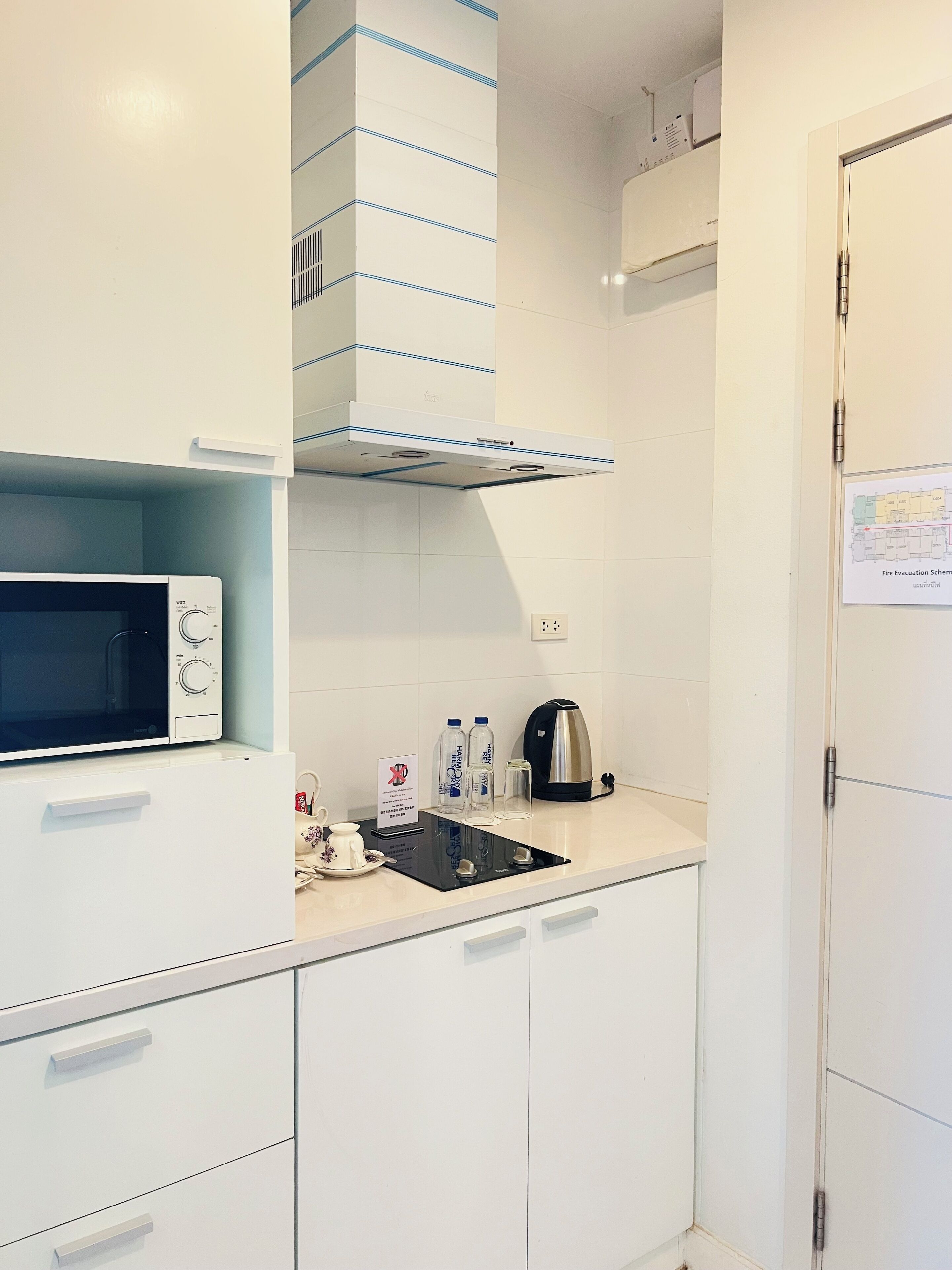 deluxe twin room with bathtub | room amenity