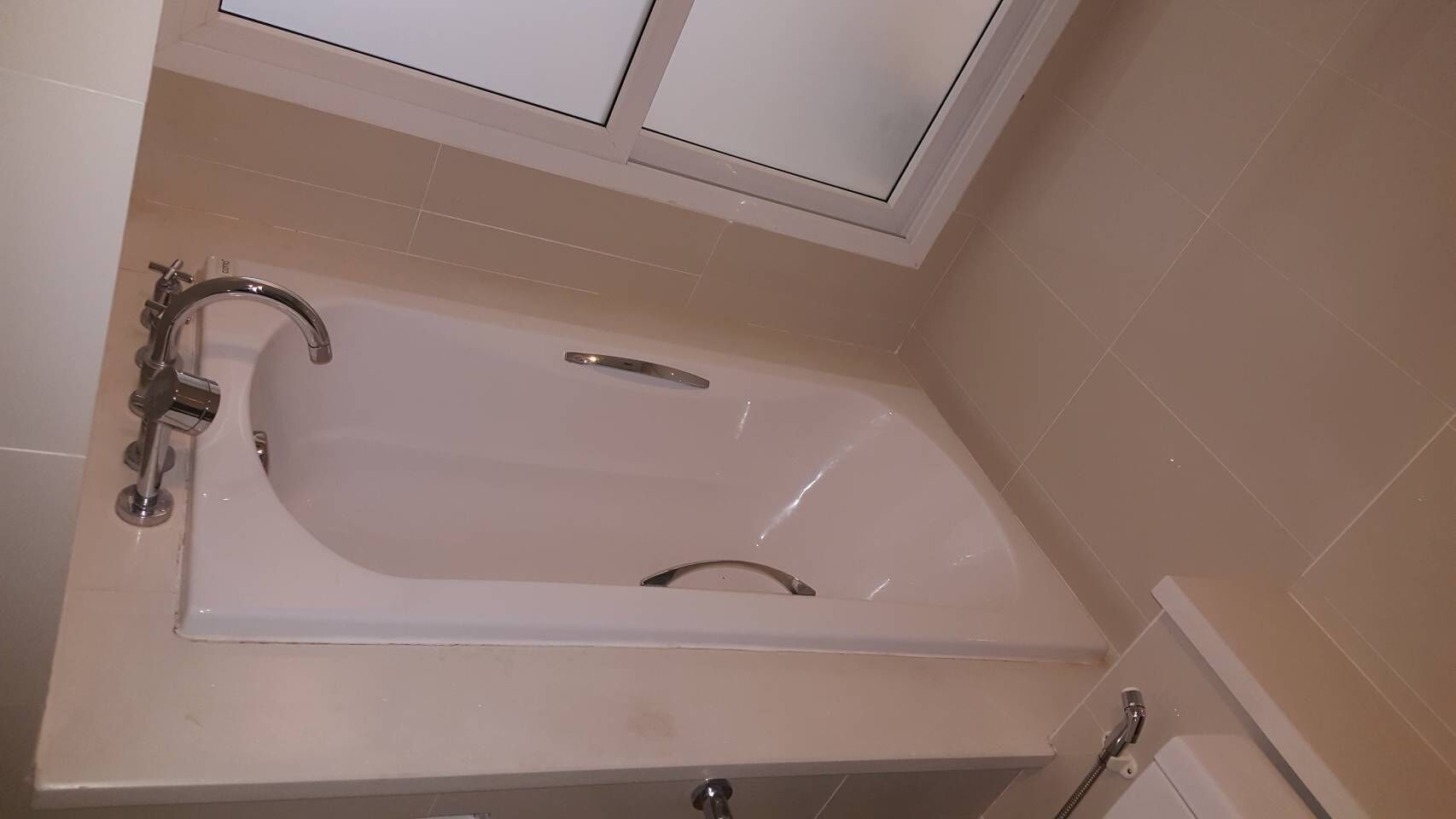 deluxe twin room with bathtub | bathroom | separate bathtub and shower, deep-soaking bathtub, rainfall showerhead