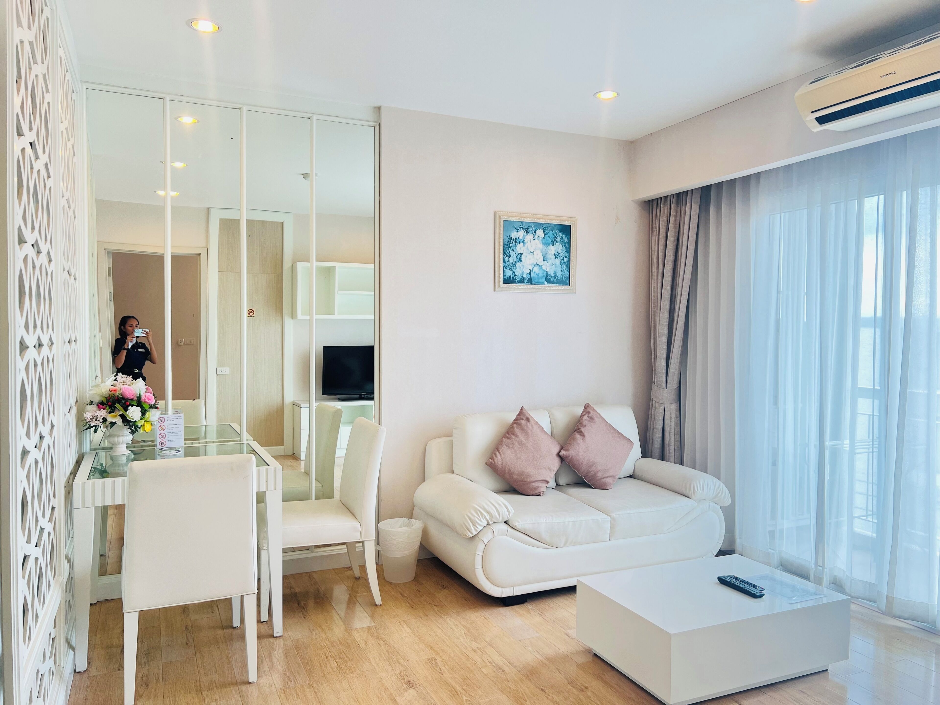 Deluxe Room, Double bed with bathtub | Wohnbereich