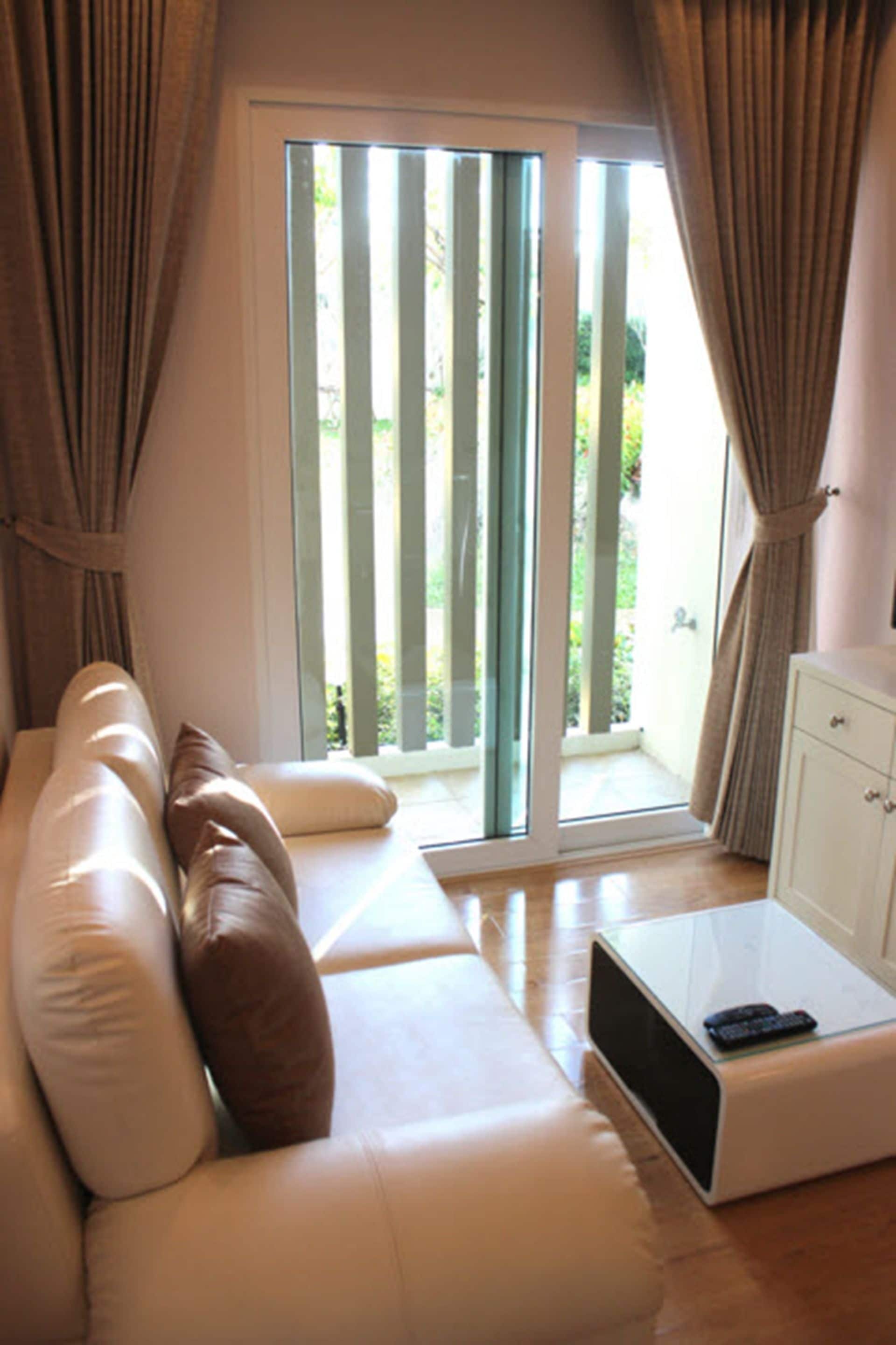 family room, 2 bedrooms | living area | flat-screen tv